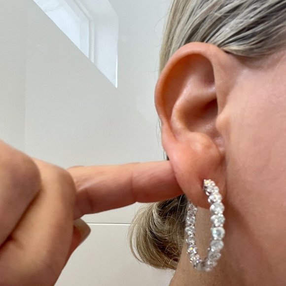 ROUND BRILLIANT DIAMOND 18KT WHITE GOLD EARRINGS - Picture 17 of 17